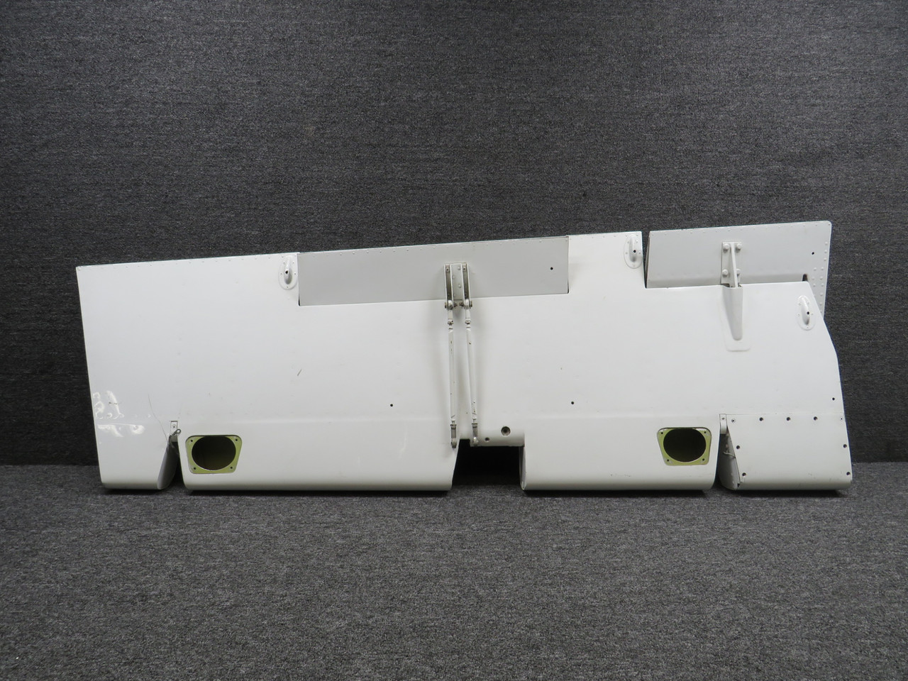2424000-251 Learjet Aileron LH (Hail Damage)