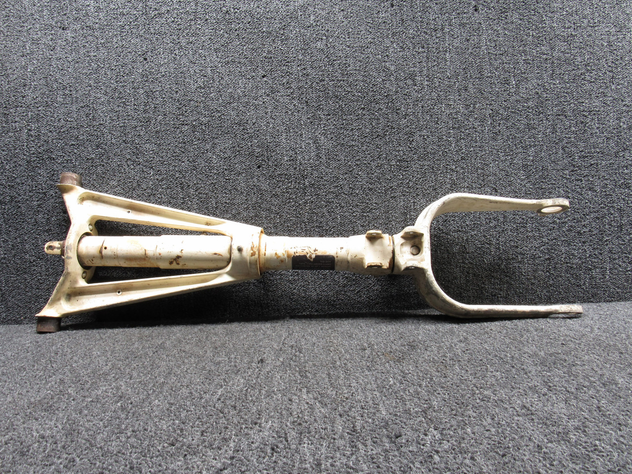 n.ns115ページ 5842000-216 Cessna 310 Nose Gear Strut Assembly For Sale