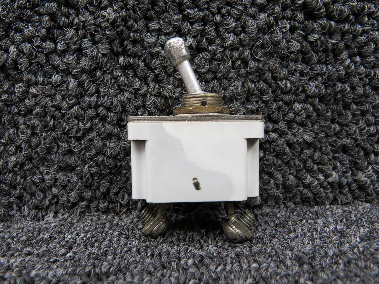 D7270-1-35 (Alt: MS24509-35) Klixon Two Position Toggle Switch