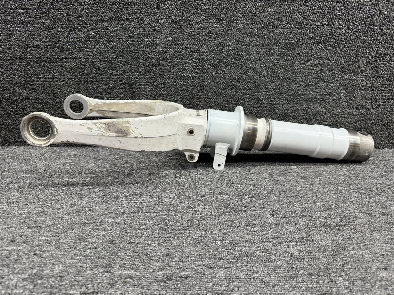 2043003-5, 2443006-201 Cessna 172RG Nose Gear Shock Strut Assembly