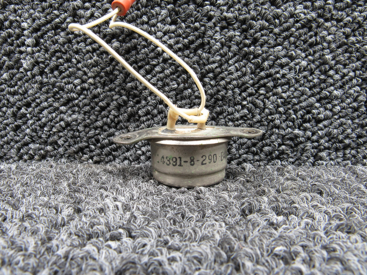 C4391-8-290 (Use: 4391-8-290) Cessna Thermostat Sensor