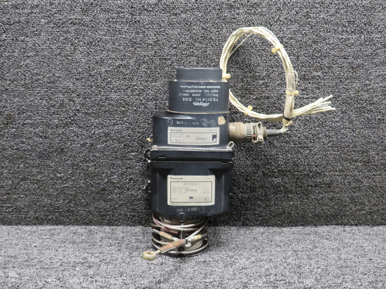 4006719-914, 4005842 Honeywell Servo Drive and Bracket with Mods