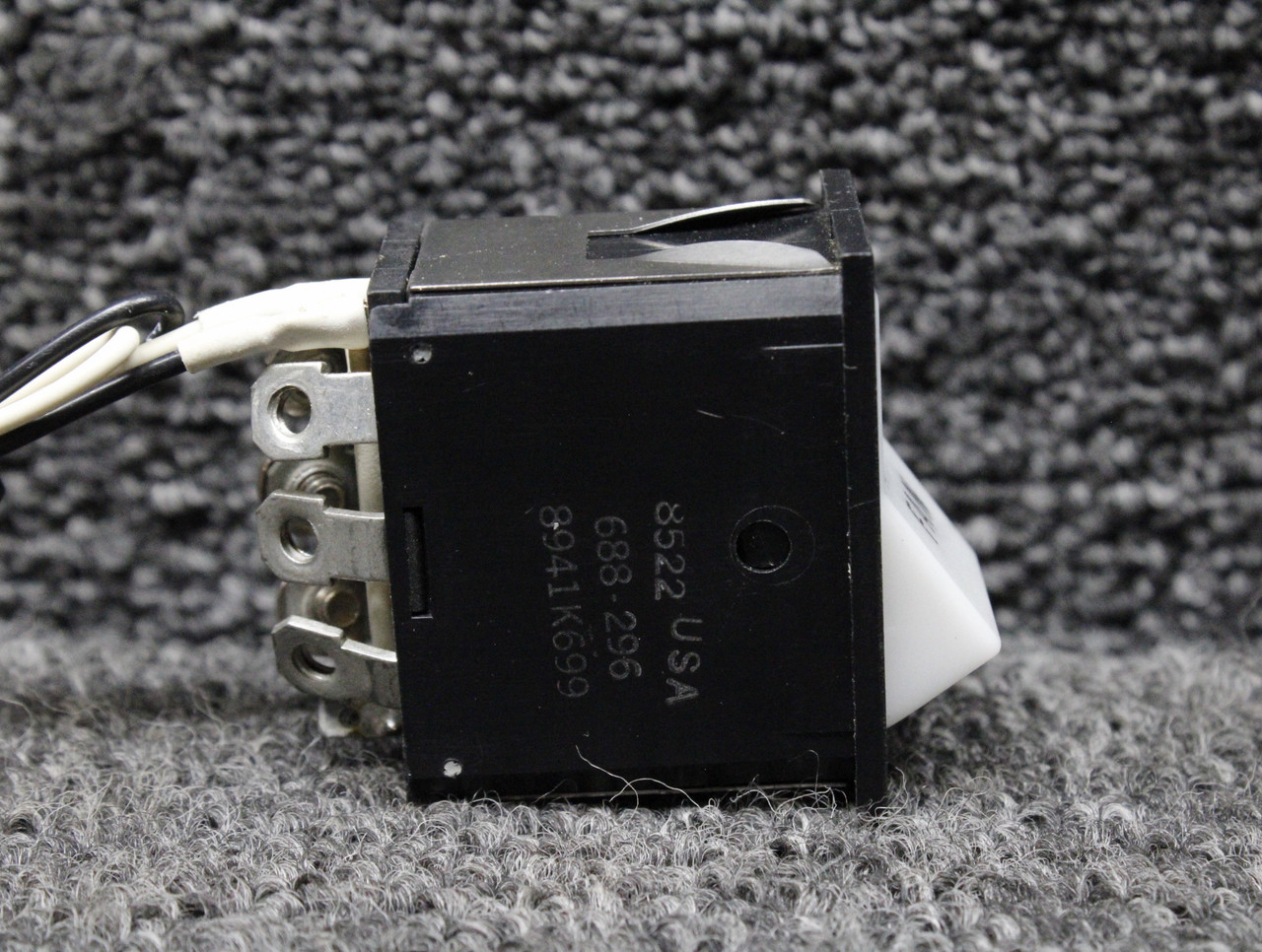 Piper Avionics Rocker Switch 688-296 (Alt Part Number: 8941K699) Piper PA46-310P Vent, Defog Fan ...