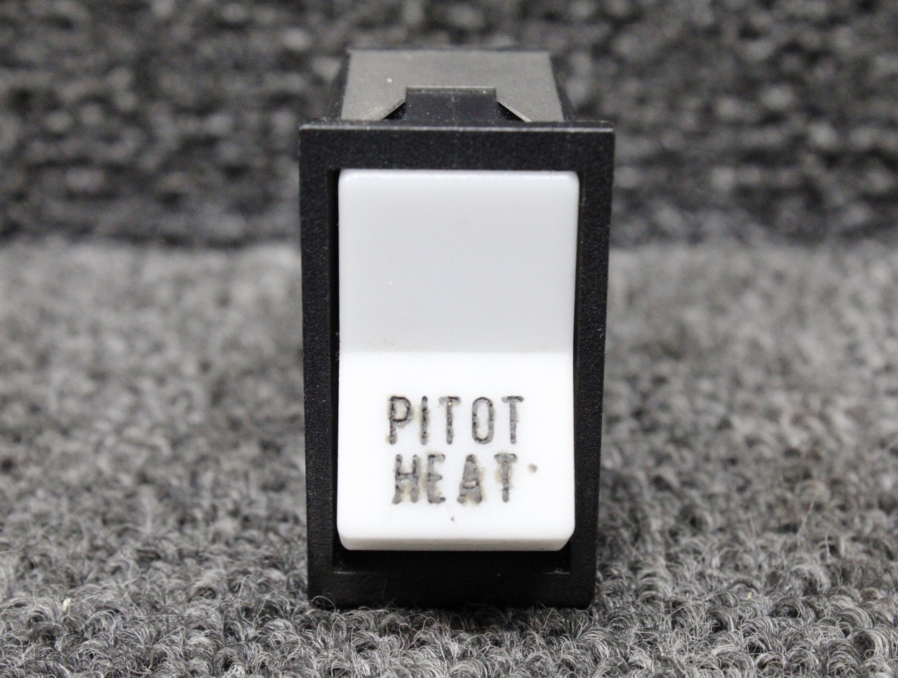 688-296 (Alt: 8941K699) Piper PA46-310P Pitot Heat Rocker Switch