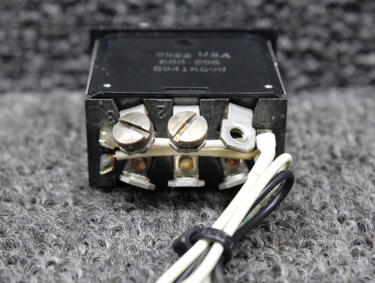 688-296 (Alternate PN: 8941K699) Piper PA46-310P Landing Light