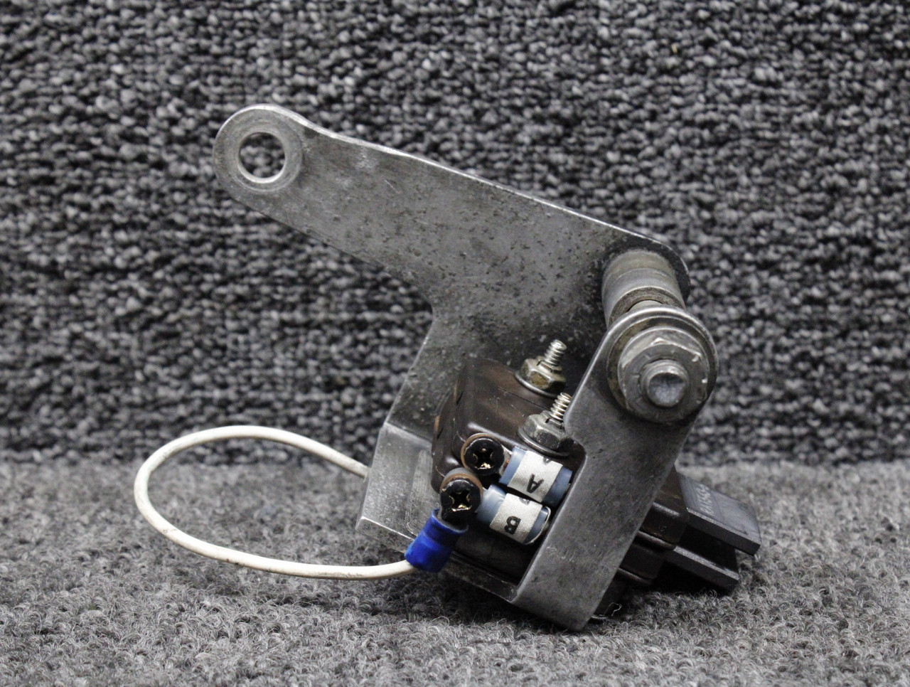 758-598, 758-616 Piper PA46-310P Propeller De-Ice Brush Block with Bracket