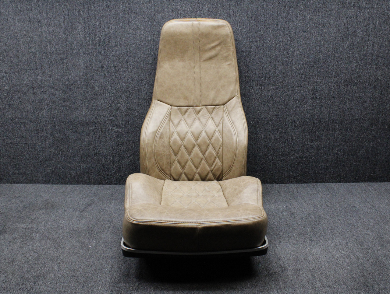 84721-007 Piper PA46-310P Aft Facing Center Seat Assembly RH