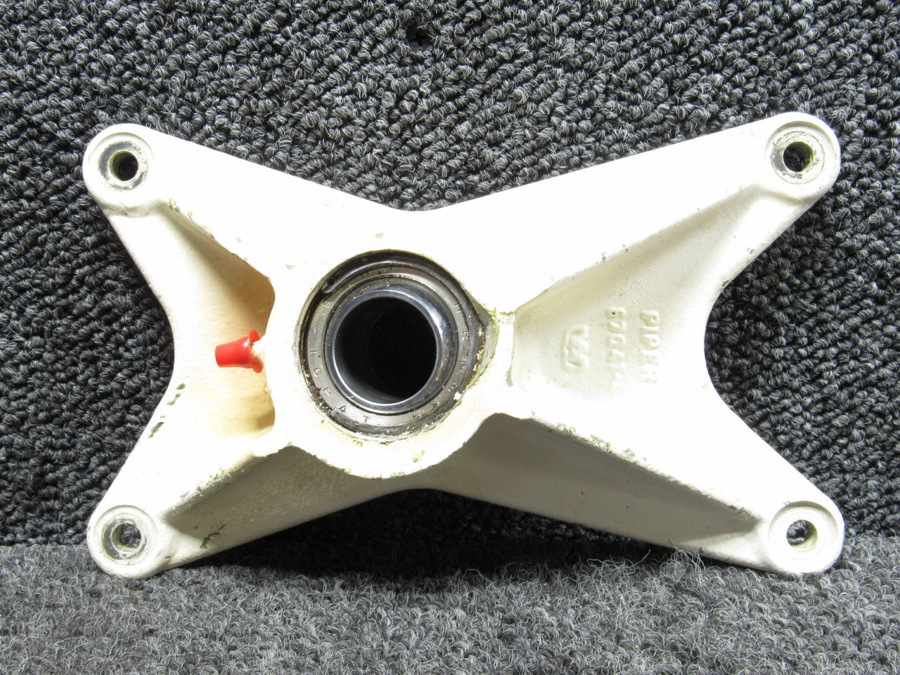 67040-014 Piper PA-28RT-201 Main Landing Gear Trunnion Fitting LH Forward