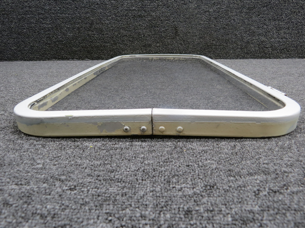 【Johnページ】 0711050-17 Cessna 182H Left Hand Cabin Door Window Assembly