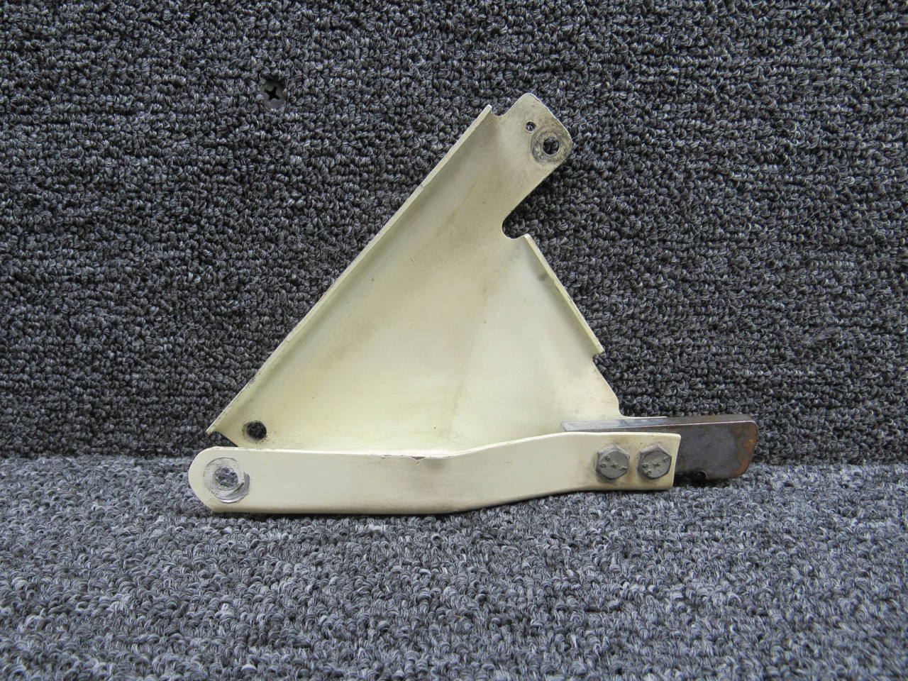 35-815077-11 Beechcraft 58 Landing Gear Uplock Bracket RH