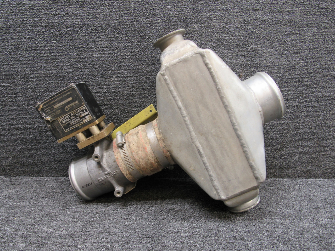 10653A SW Windshield Anti-Ice Heat Exch w Temp Ctrl Valve and Rotary Actuator