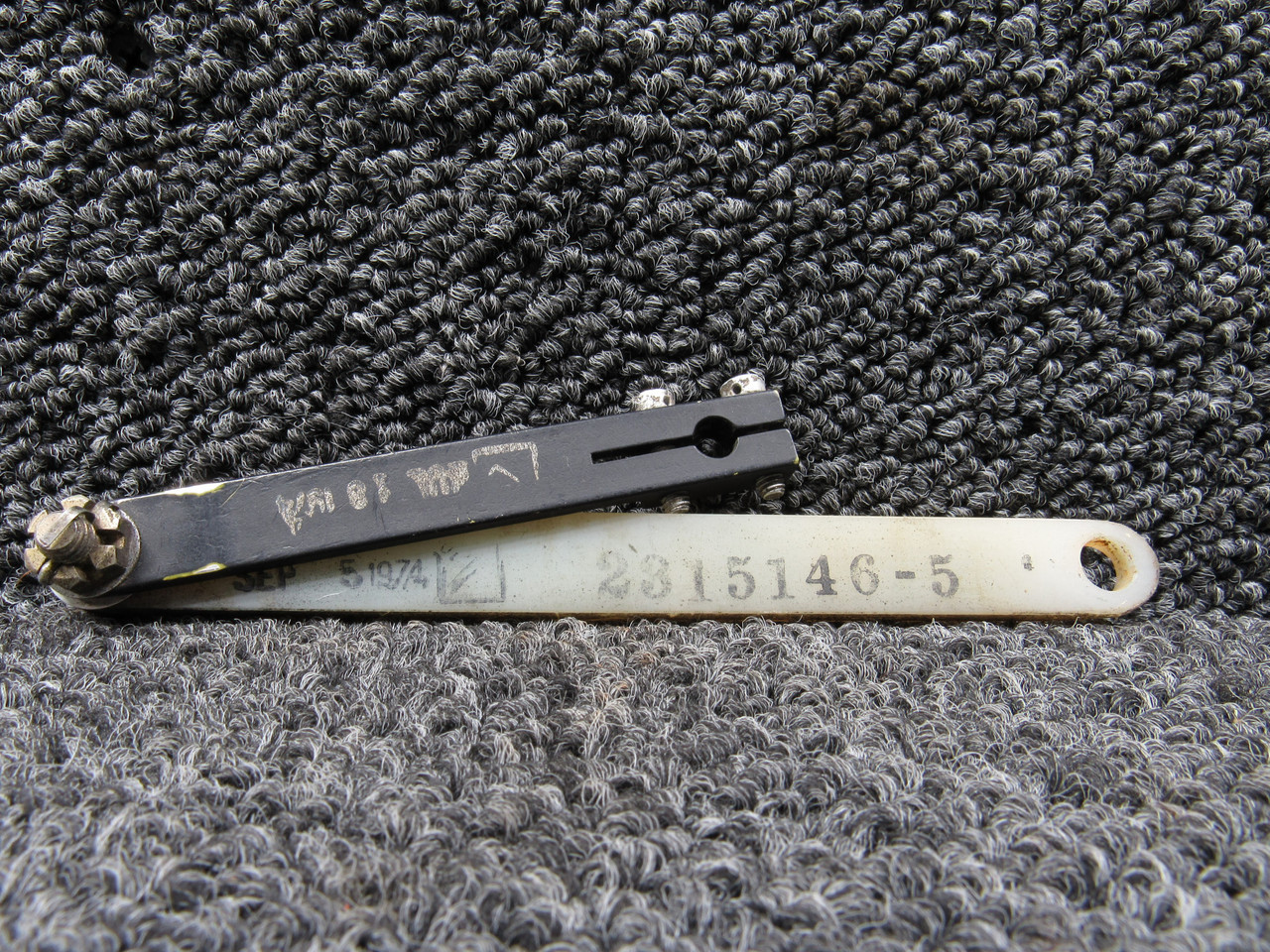 2315146-2 Learjet 25B Nose Wheel Link Unit