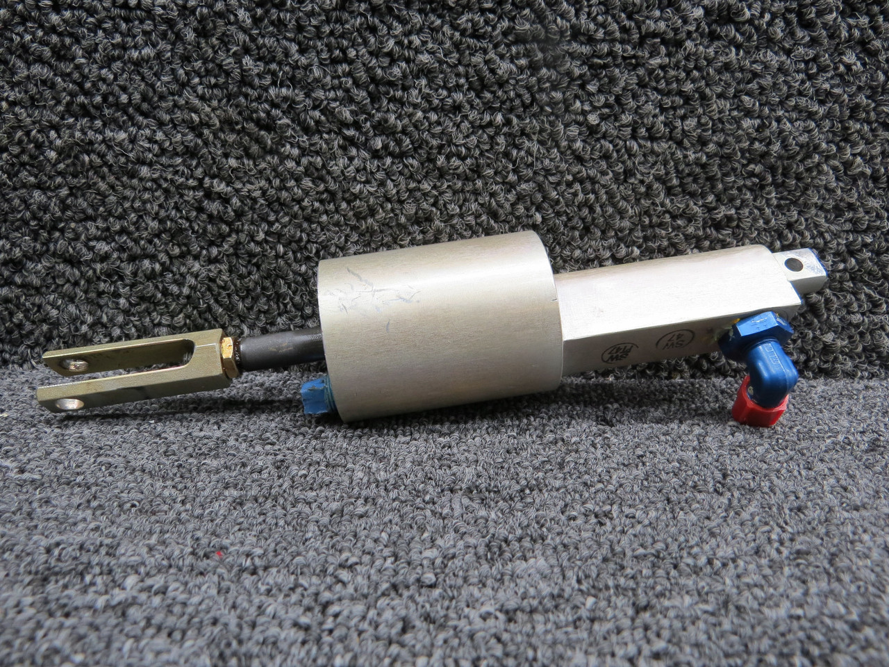 9882010-4 (Use PN: 9882010-7) Cessna 206H Master Brake Cylinder
