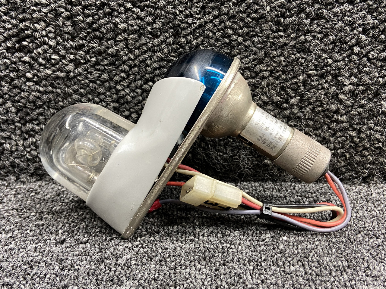 A650-PG-D-28 (Alt: 472-602) Whelen Wing Navigation Light Assy RH (28V, Green)