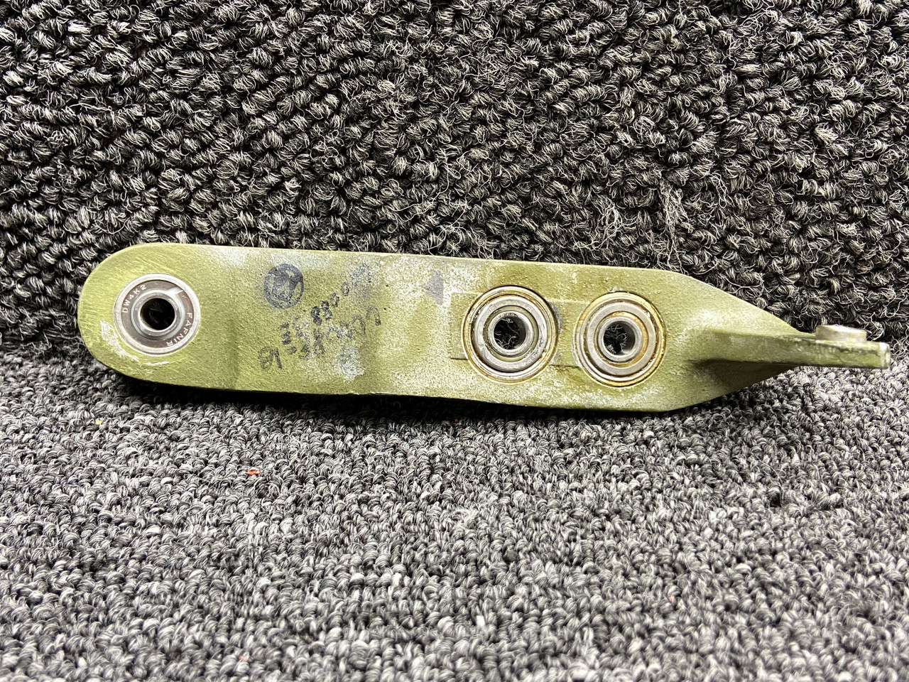 600088-001 (Casting: 3600088) Piper PA60-602P Aerostar Aileron Bellcrank Assy