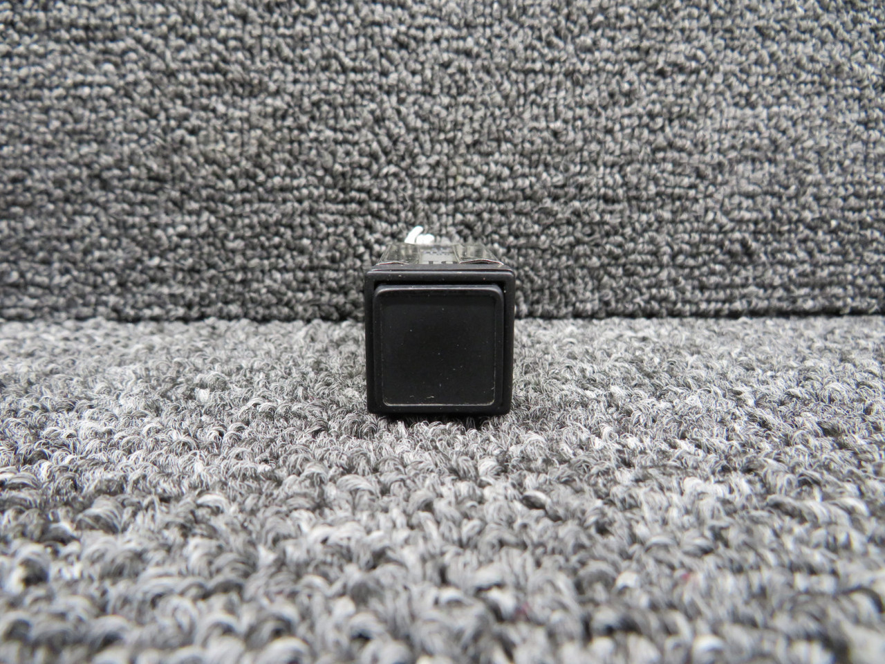 M22885-90-212 (Alt: 32245-99-212) Aerospace Computer Monitor Annunciator Switch
