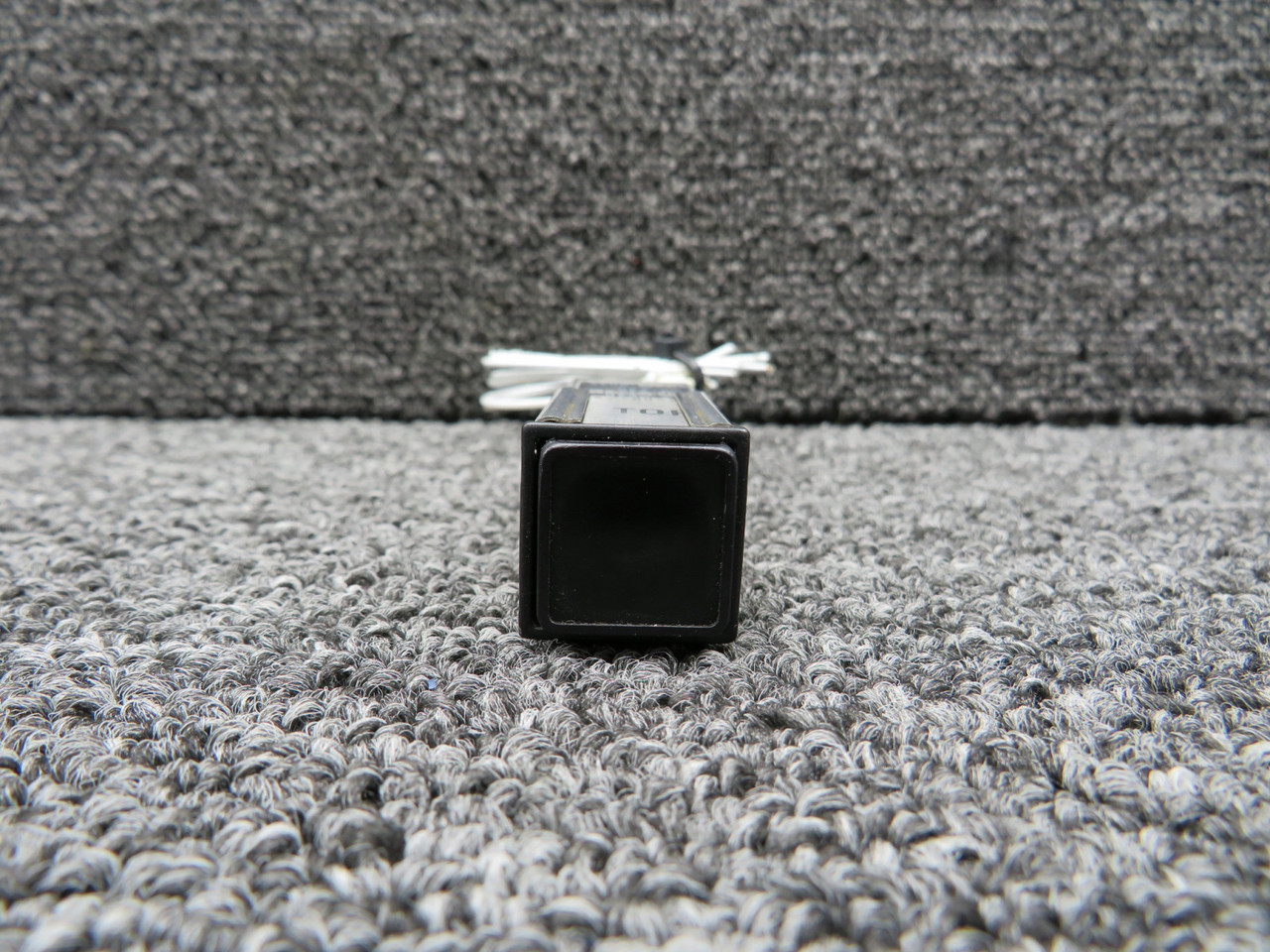 M22885-90-230 (Alt: 32245-99-230) Aerospace Unarmed E-Bat On Annunciator Switch