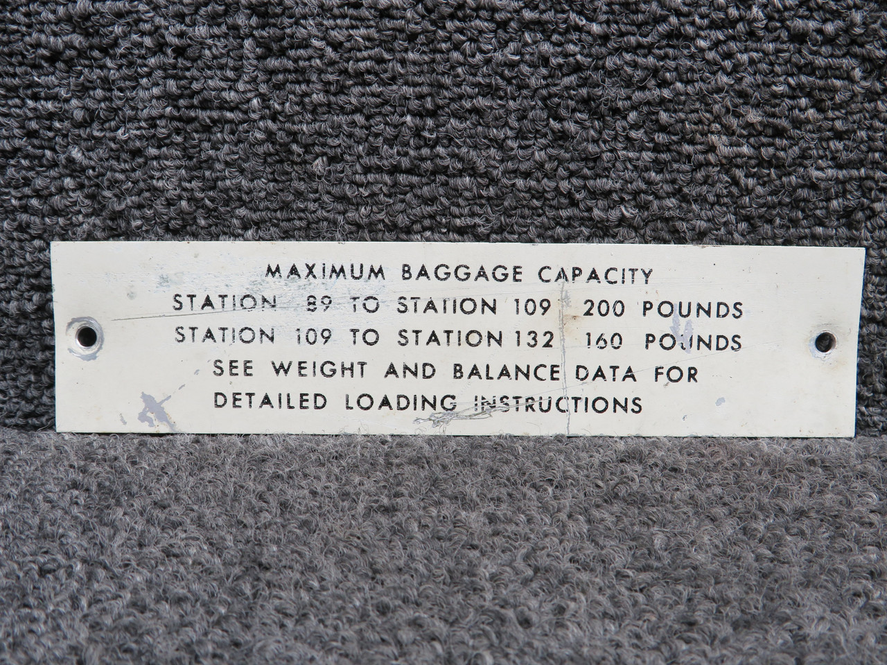 0811996-1 Cessna 310Q Maximum Baggage Capacity Placard Assembly
