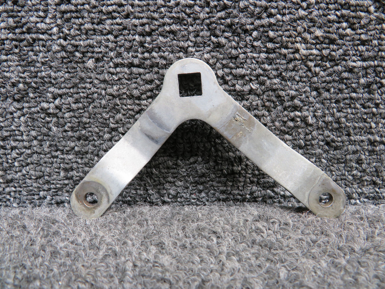 0814163-1 Cessna 310Q Baggage Door Bellcrank