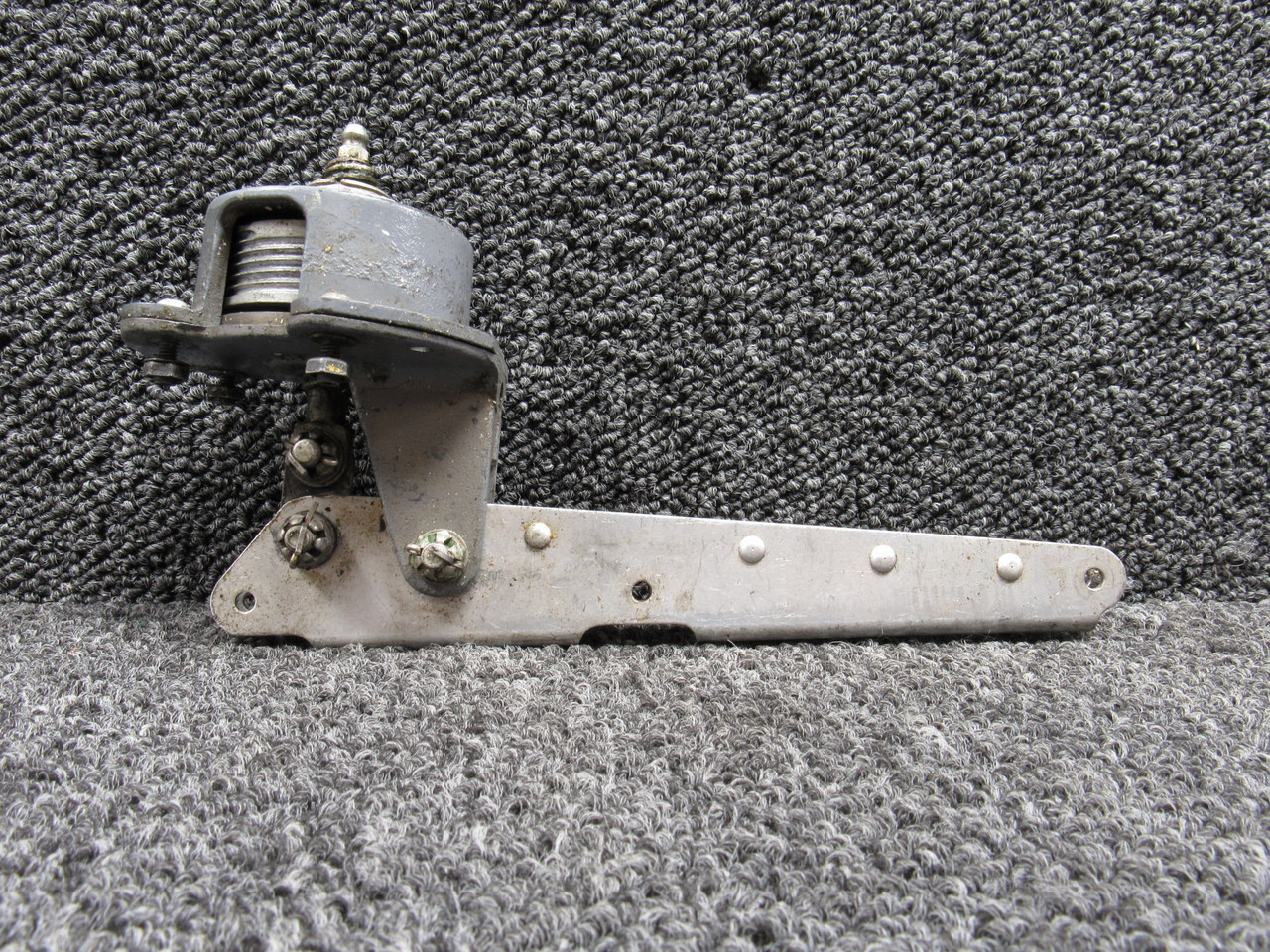 35-524387, 35-524239 Beech Elevator Trim Actuator Cap and Bellcrank Assy
