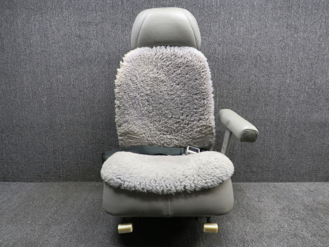 0812822-14 Cessna 310Q Right Center Seat Assembly