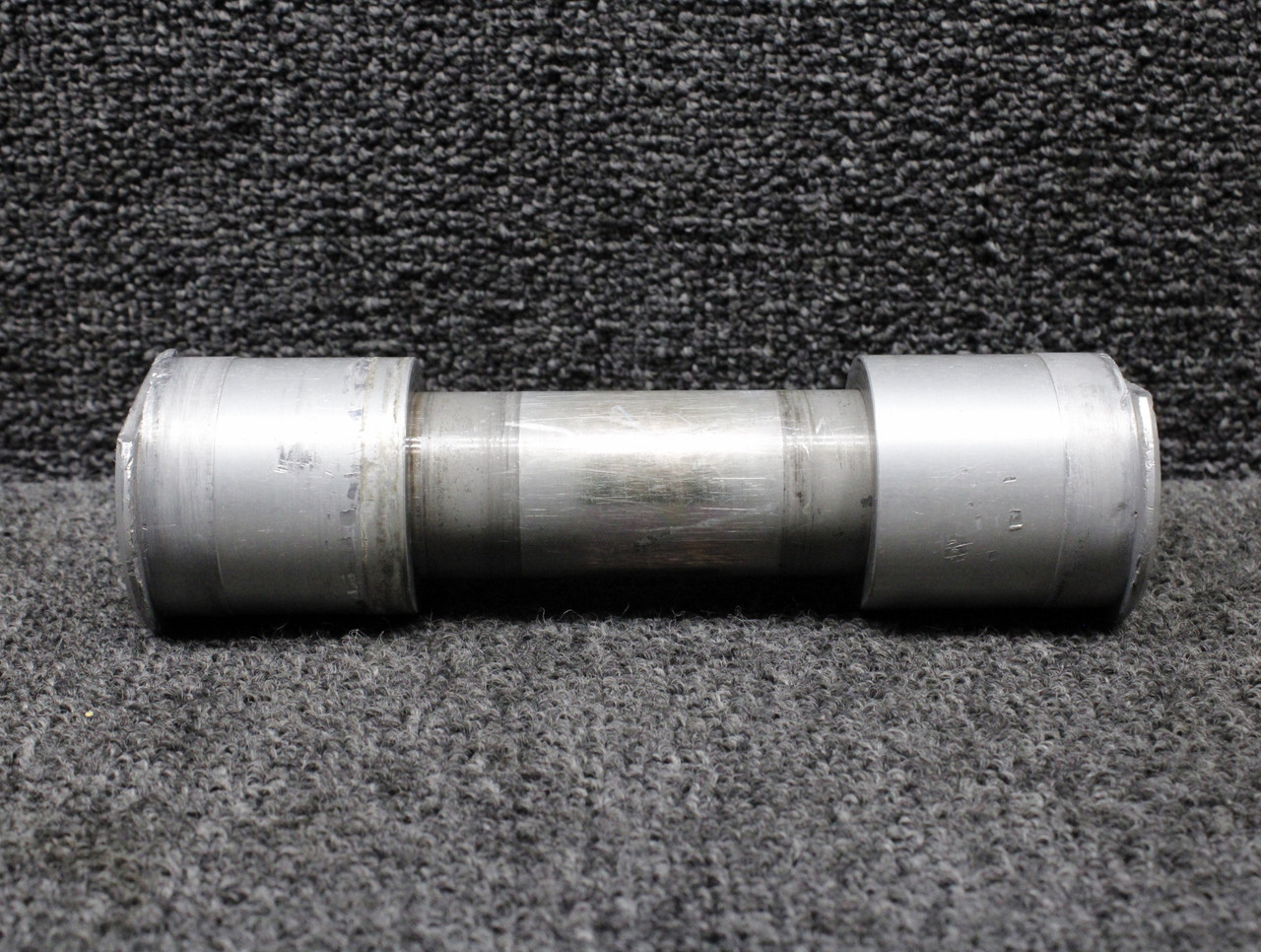 LA71321007 (Use: 2842102-4) Columbia LC42-550FG Nose Wheel Axle with Bushings
