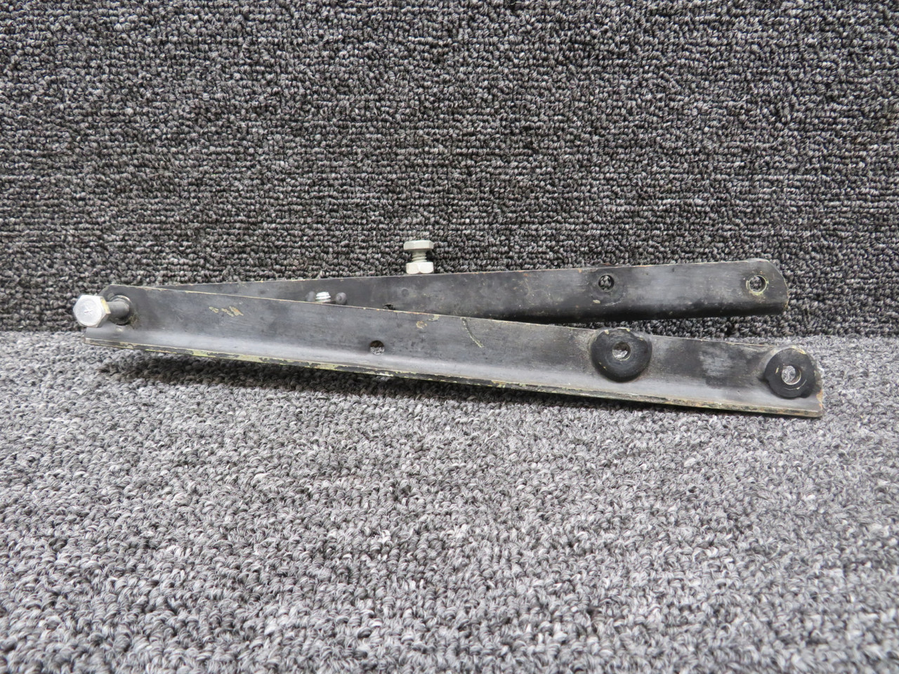 22694-003, 22695-003 Piper Flap Control Arm Assembly