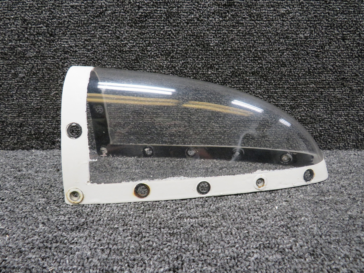 42027-004 Piper PA-31-350 Wing Tip Light Cover Assembly (Cracked)