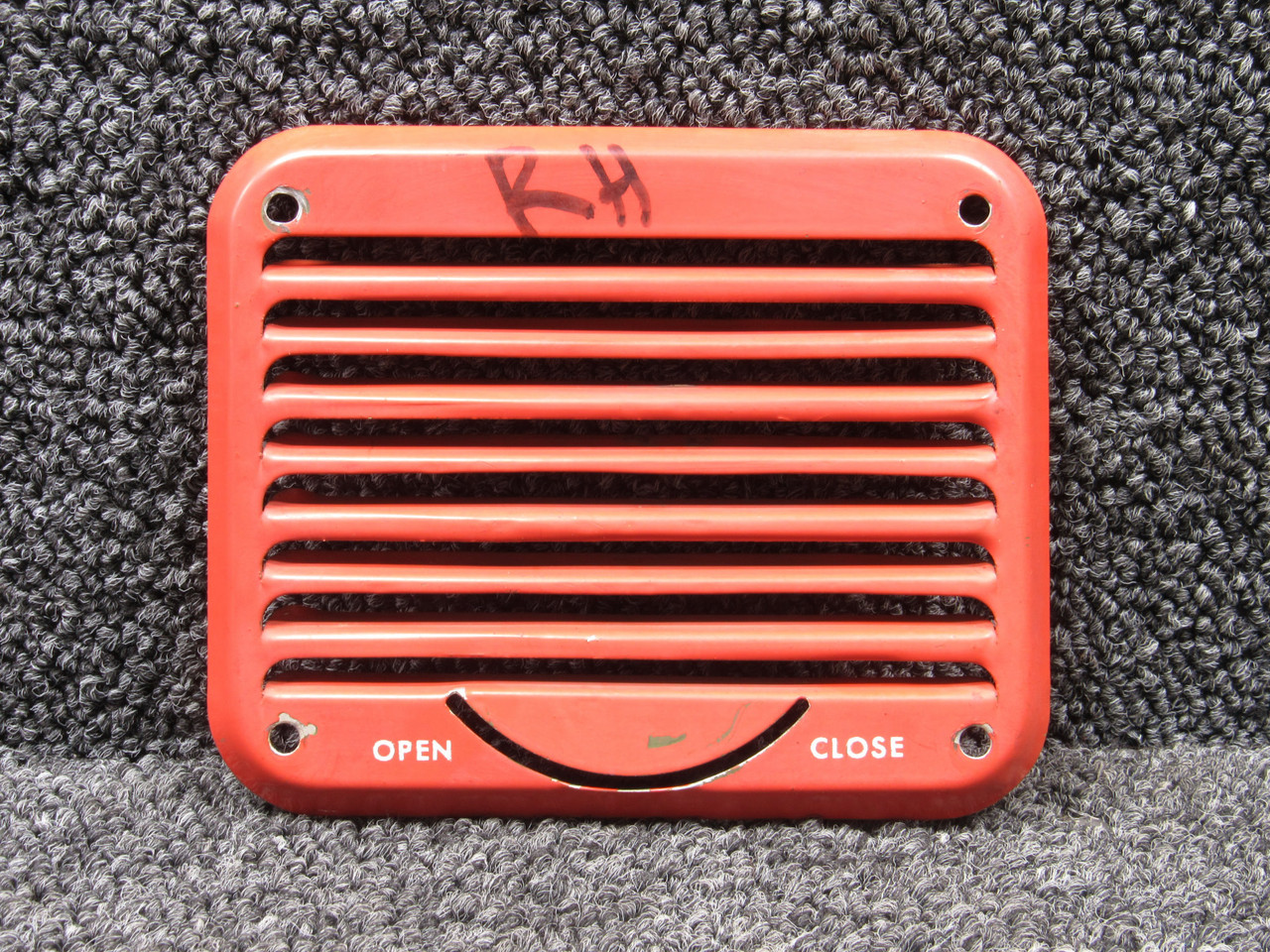 0813739-10 Cessna 310Q Cabin Air Vent Grill RH