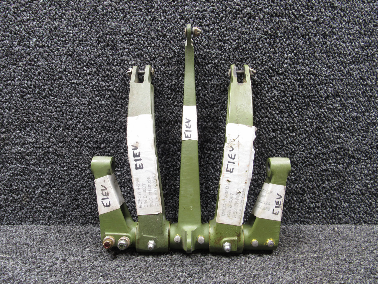 35-524100, 35-524105 Beech V35B Differential Control Arm Assembly