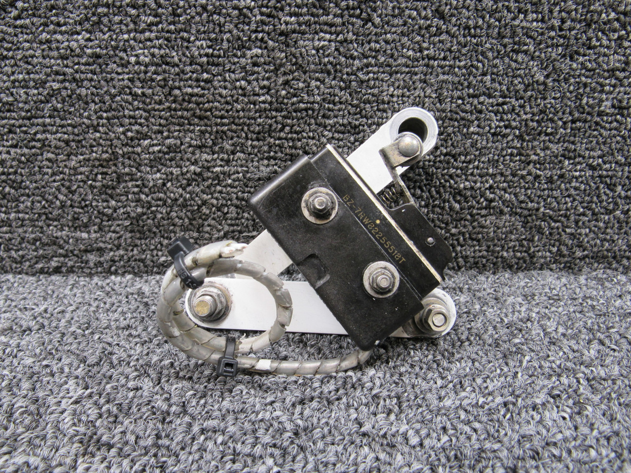 BZ-7RW82255518T Micro Switch with Bracket
