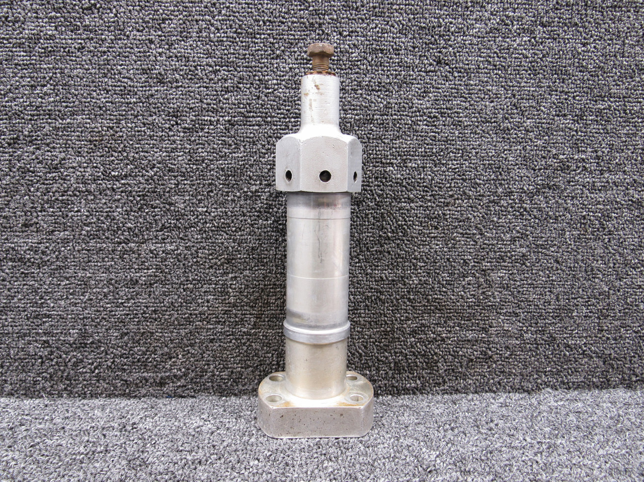 0541124 Cessna 172G Main Landing Gear Axle Assembly with Nut (Aluminum)