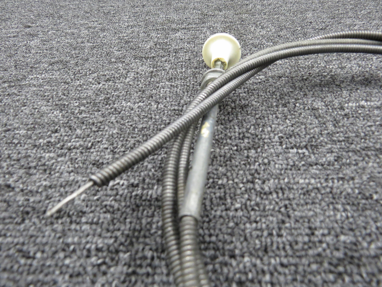 nyon7ページ 0713302-7 (Use: S1239-4) Cessna 210 Fuel Strainer Drain Control