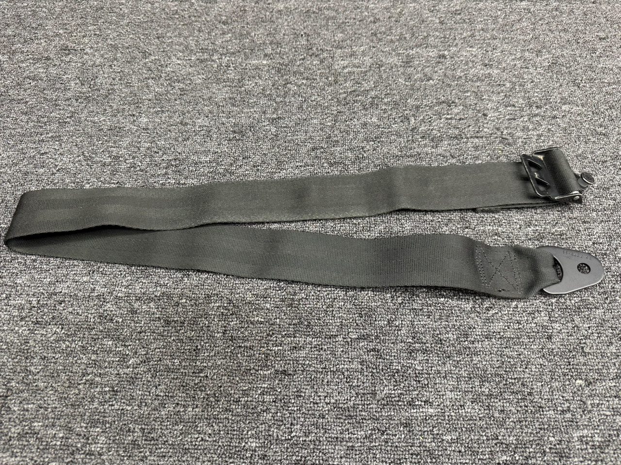 564-876 Piper PA32R-301 Center Aft Facing Adjustable Lap Belt Assembly