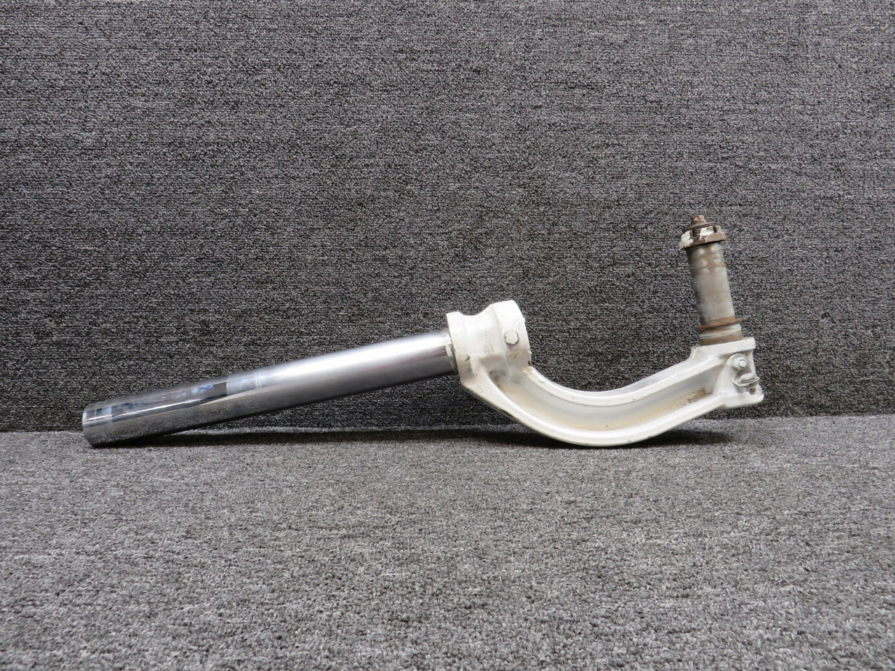 35-825195-603 (Cast: 35-810169) Beechcraft C55 Nose Gear Strut Assembly