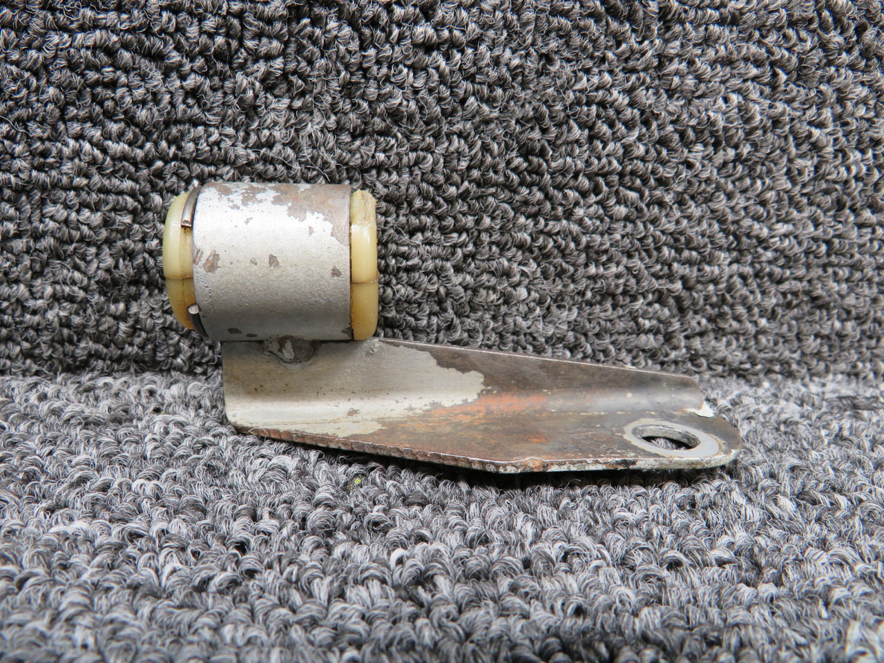 Piper PA-23-160 Brake Line Mount RH