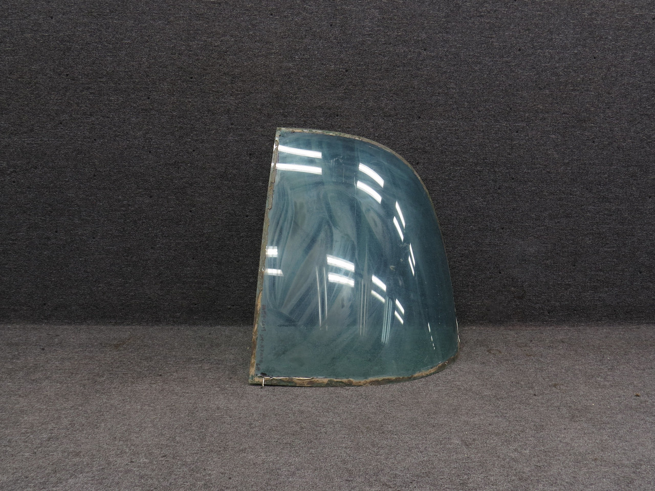 69220-22 Piper PA34-200T Windshield Tinted LH (Thickness: .125)