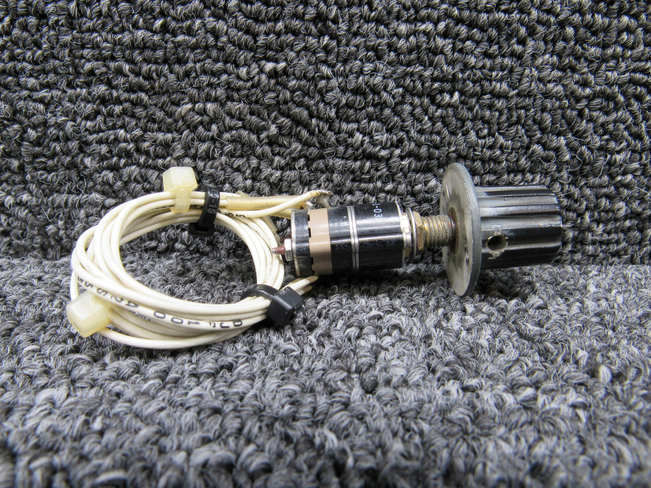 パオナッチ 83161-1-03N Grayhill Switch with Knob For Sale