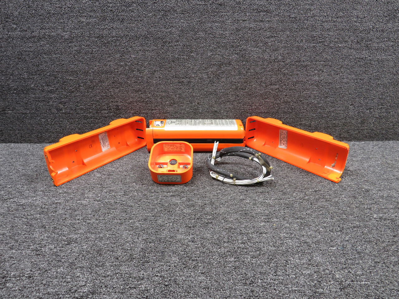 GJTM　未使用　VIA PIAVE 33 オレンジ 453-5000-(366) Artex C406-2 Emergency Locator Transmitter Assembly