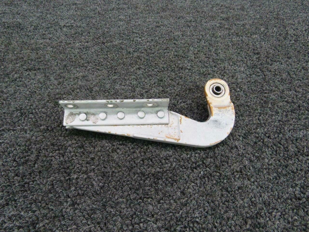 101137-002 (Alt: 101137-2) Piper Main Gear Door Inbd Hinge Assy