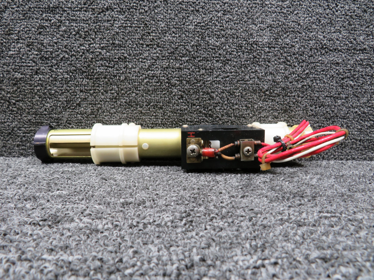 020-950-013 (Alt: 9914242-17) Gull Airborne Fuel Quantity Tank Unit