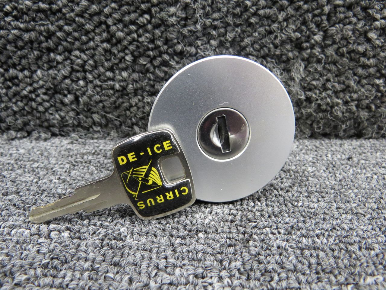 IG11-8DY (Alternate Part Number: 18052-302) Newton Locking De-Ice Cap
