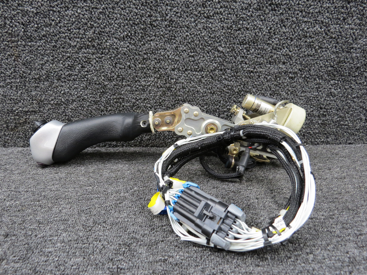 36001-001, 36002-001 Cirrus Vision Jet SF50 Pilots Control Yoke Assembly
