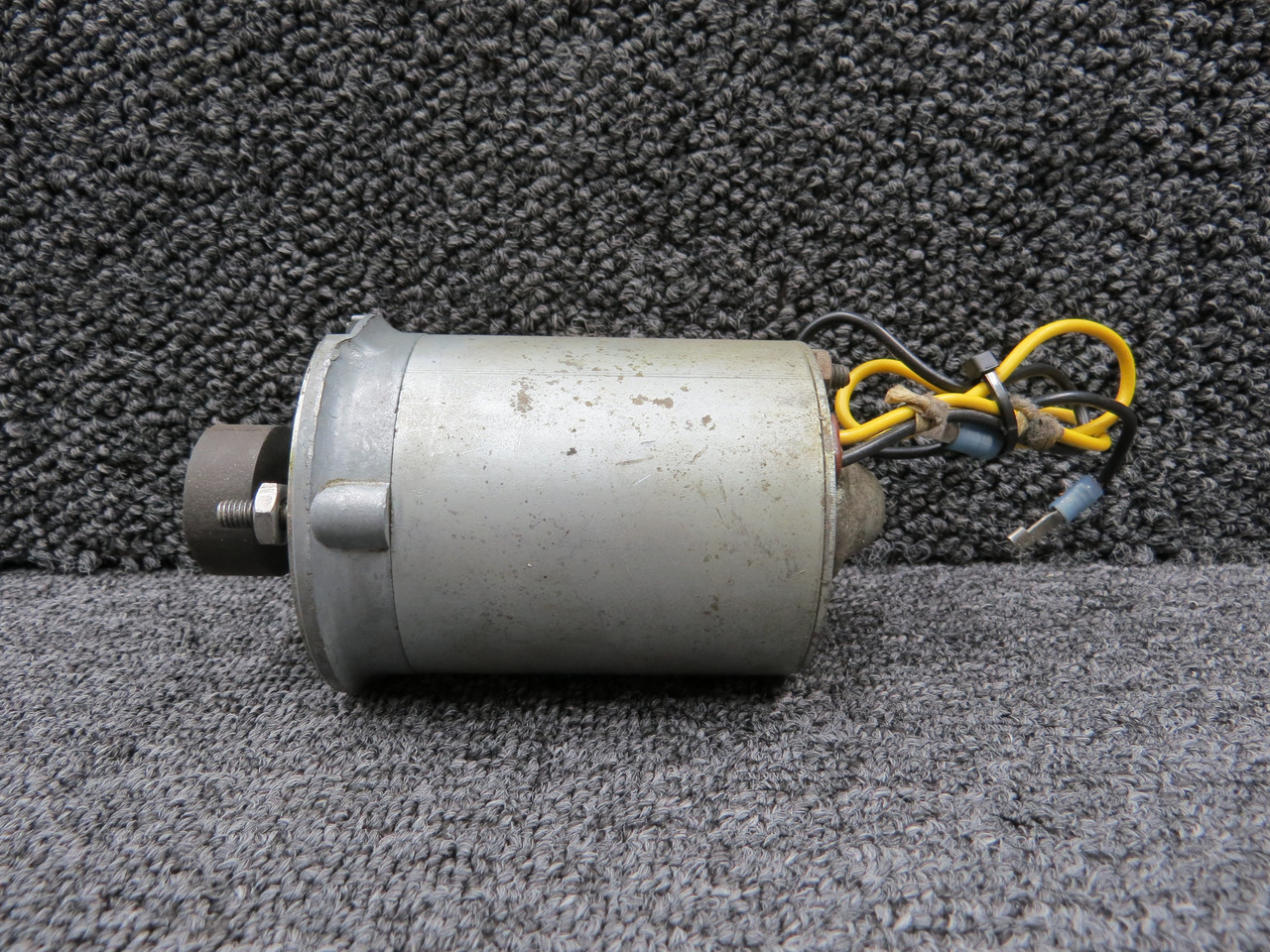 D145-00-36 (Alt: 750105-00-1) CAP Flap Motor (Volts: 12, Core)