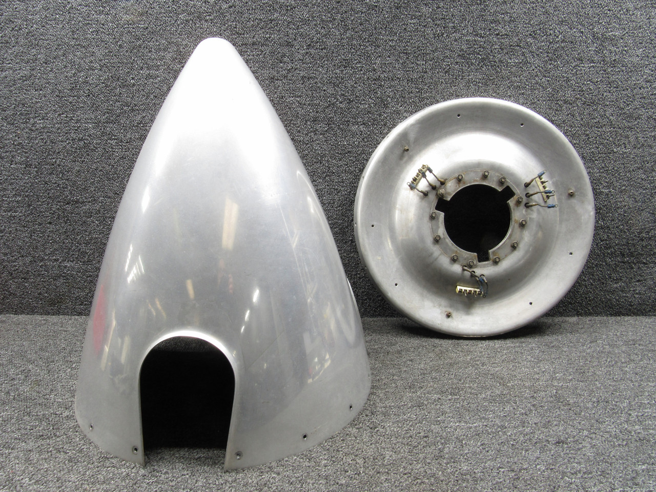 D-4258, 758-398 Piper PA-42-720 3 Spinner with Bulkhead Blade and Slip Ring