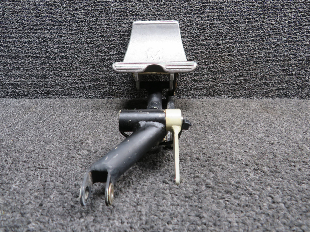 720017-007, 915025-000 Mooney M20R Co-Pilot Rudder Pedal Assy Outboard w Rod