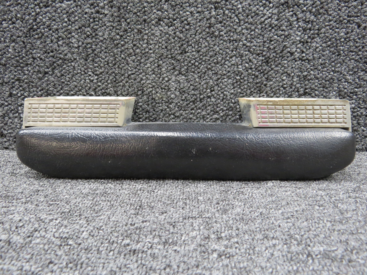 AIRレジ 1414082-20 (Use PN: 0514078-5) Cessna 177RG Cabin Door Armrest