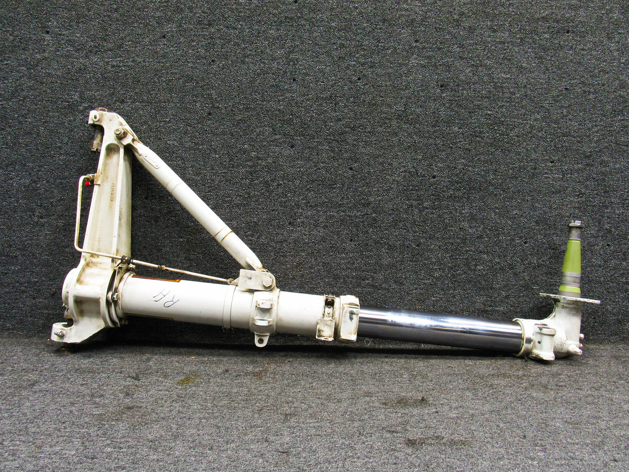 50-810304-680 Beechcraft KA-E90 Main Gear Assy RH (Less Tire, Wheel & Brake)