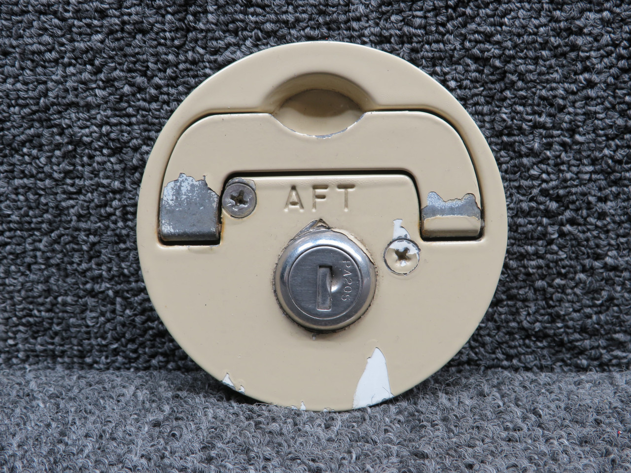 654-556 (Use: 39824-802) Piper PA34-220T Locking Fuel Cap Assy LH or RH (No Key)