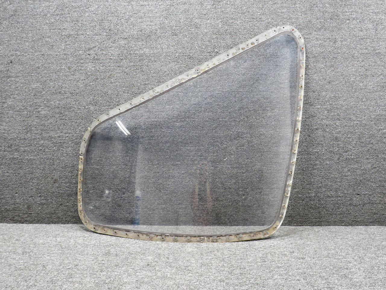 5511285-48 (Fso: 5511285-200) Cessna Citation S550 Outer Window Pane RH (Core)